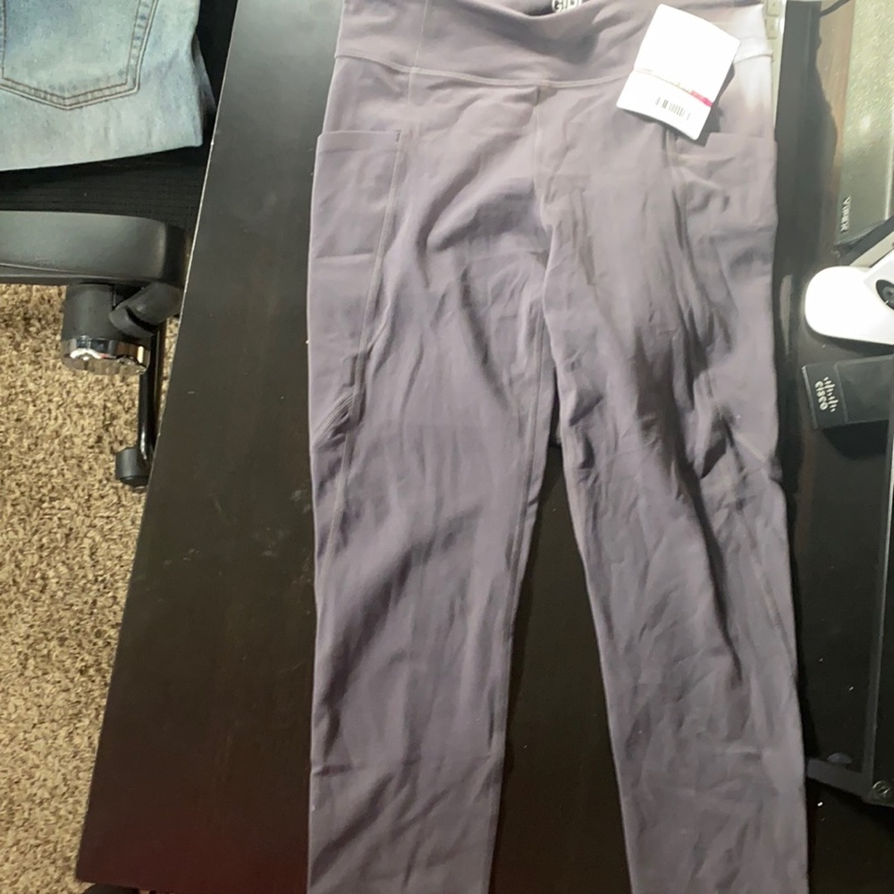 Leggings juniors size 16. Quarter legs with side pockets.
